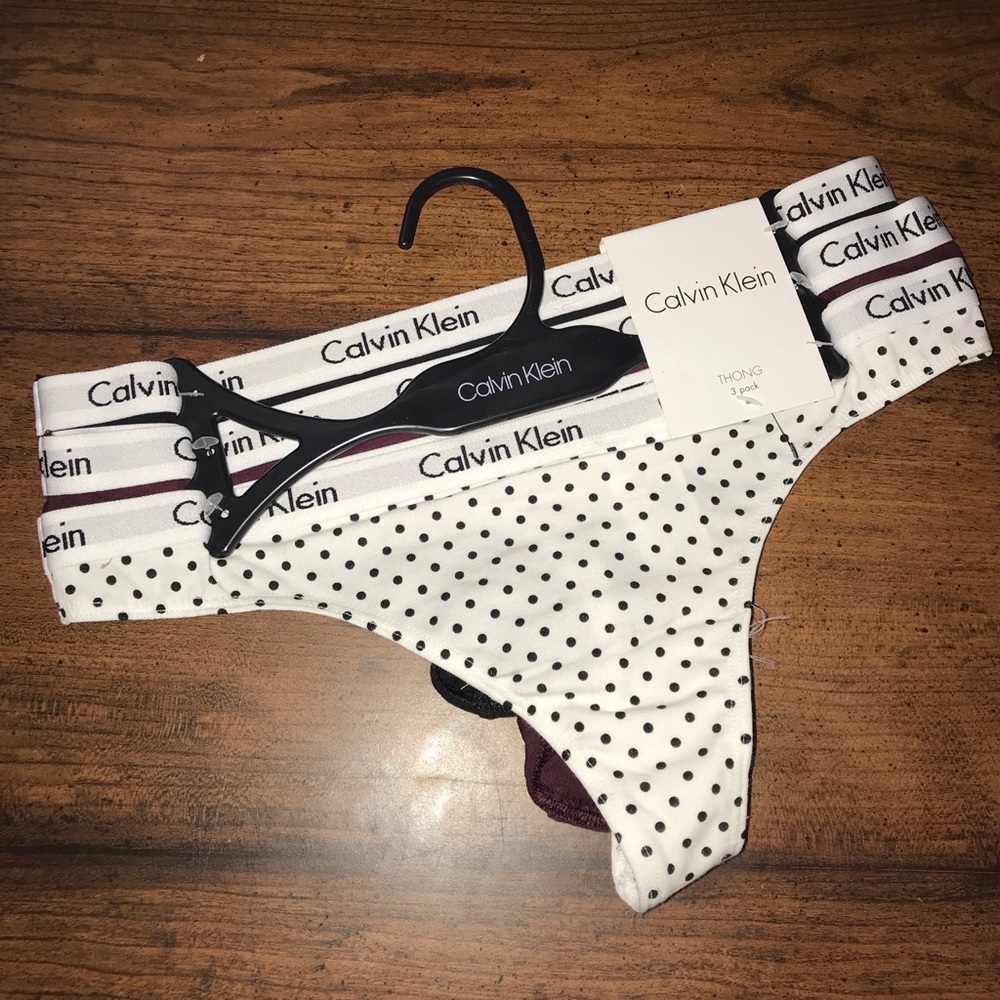 NEW. Calvin Klein Thongs Size SMALLS